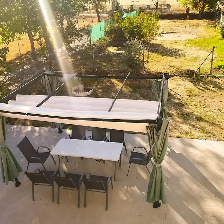 Agradable Casa Con Jardín: Casasola