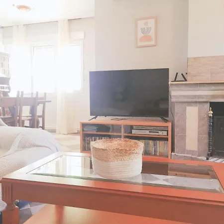 Agradable Casa Con Jardin: Casasola *