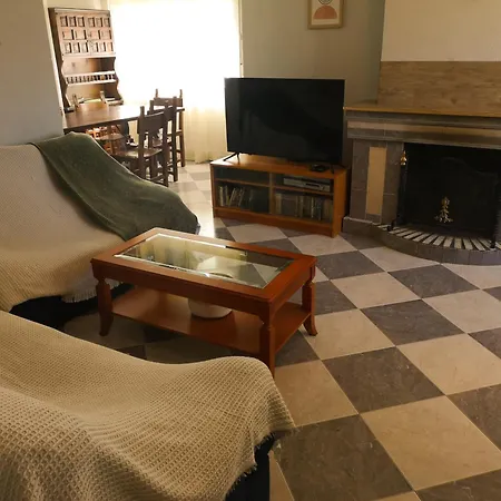 Agradable Casa Con Jardin: Casasola Feriehus