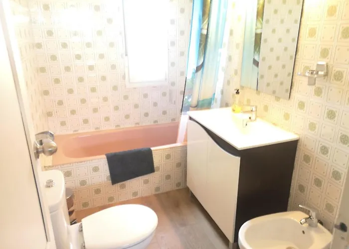 Agradable Casa Con Jardin: Casasola *