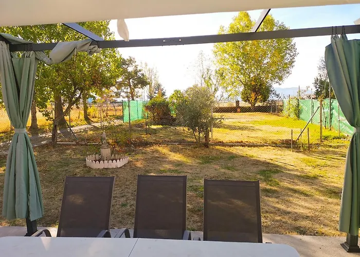 Agradable Casa Con Jardin: Casasola 펜션 *