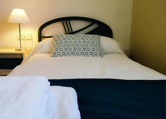 Agradable Casa Con Jardin: Casasola *