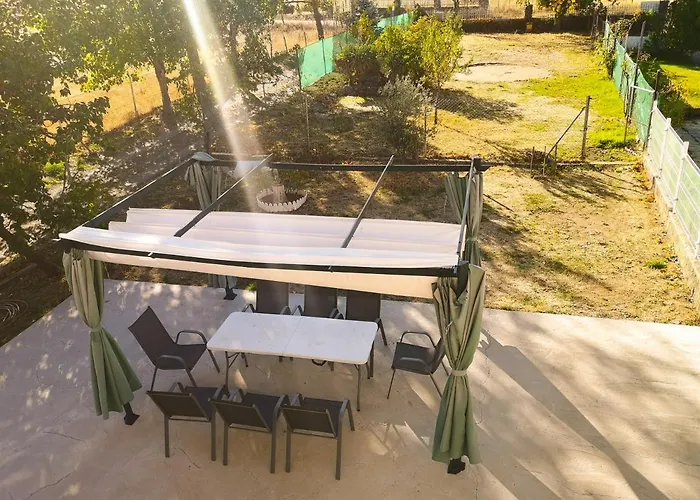 Agradable Casa Con Jardin: Casasola