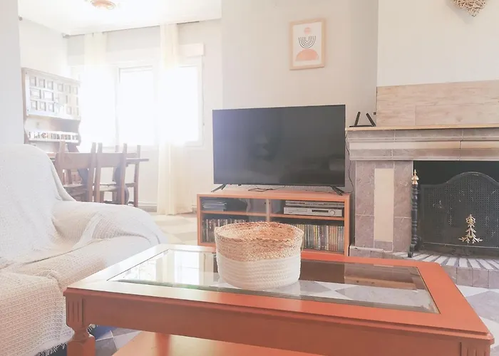 Agradable Casa Con Jardin: Casasola *