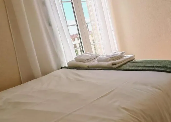 Agradable Casa Con Jardin: Casasola *