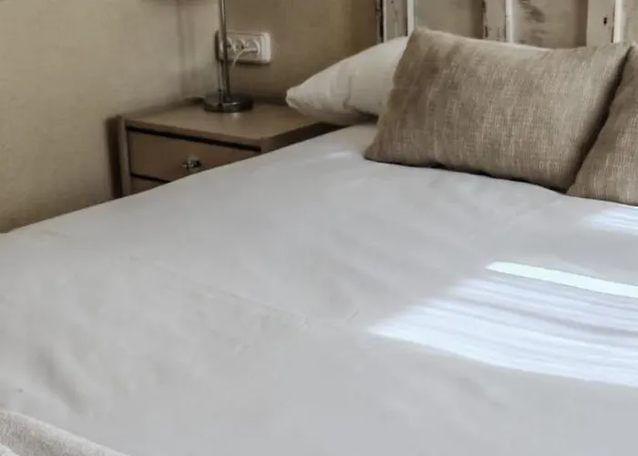 Agradable Casa Con Jardin: Casasola